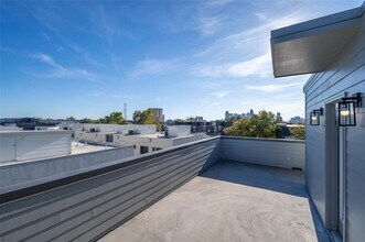 1921 N Prairie Ave in Dallas, TX - Building Photo - Building Photo