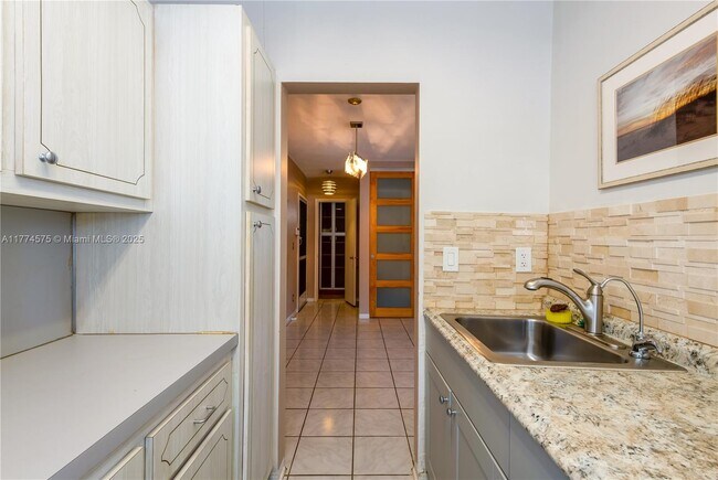 2225 Polk St in Hollywood, FL - Building Photo - Building Photo