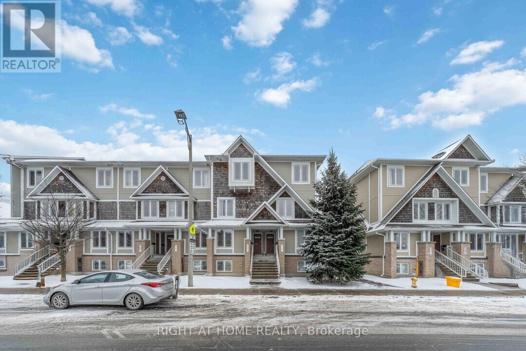 574 Chapman Mills Dr in Ottawa, ON - Building Photo