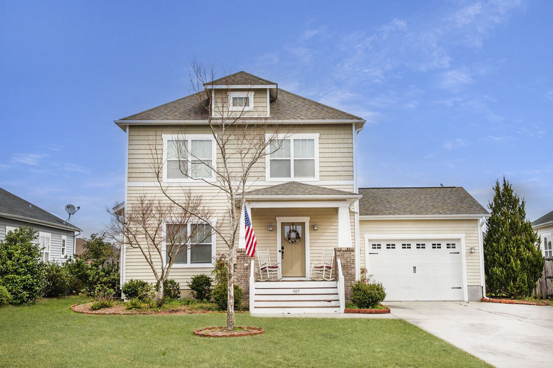 407 Bald Cypress Ln in Sneads Ferry, NC - Foto de edificio