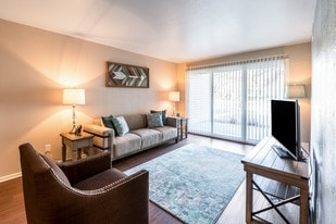 Meridian Meadows Apartments in Okemos, MI - Building Photo