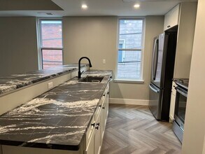 649 Emlin St in Pittsburgh, PA - Foto de edificio - Building Photo