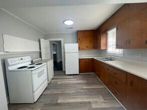 2056 Emogene St in Mobile, AL - Building Photo - Building Photo