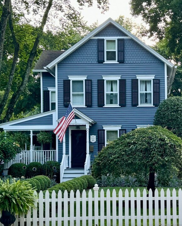233 Rowayton Ave in Norwalk, CT - Building Photo