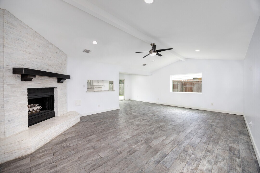 418 Land Grant Dr in Richmond, TX - Building Photo