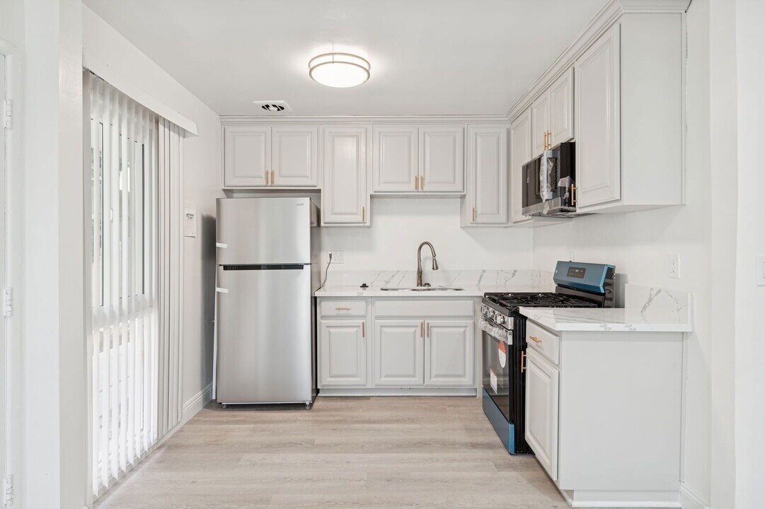 337 Rexford Dr in Beverly Hills, CA - Building Photo