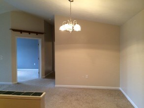 248 Legends Creek Pl-Unit -APT 205 in Indianapolis, IN - Building Photo - Building Photo