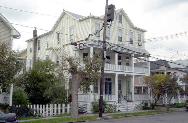 46 Embury Ave in Ocean Grove, NJ - Building Photo - Building Photo