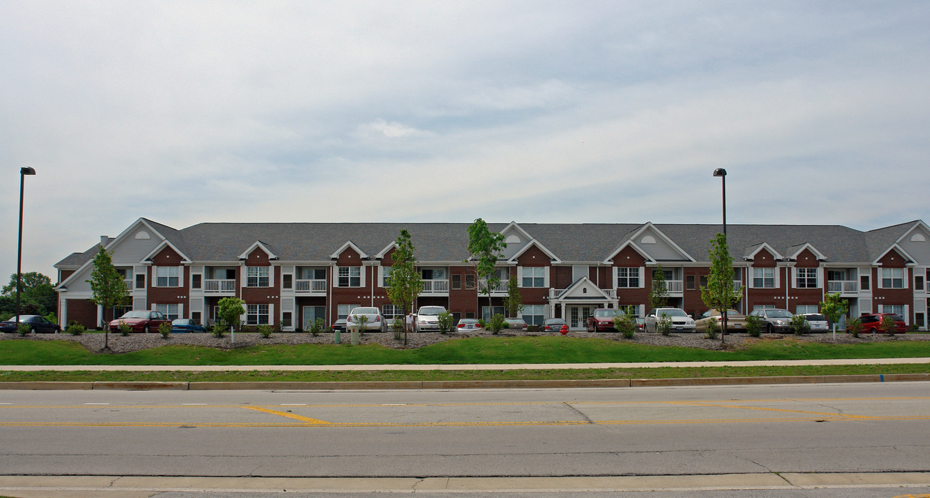 Myers Commons Apartments Senior 62+ in Darien, IL - Foto de edificio