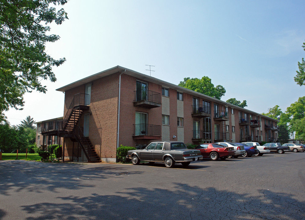 Crescent Arms Apartments in Fairborn, OH - Building Photo