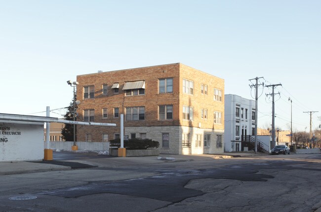 114 N Spring St in Elgin, IL - Building Photo - Building Photo