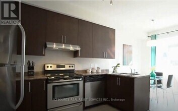 127 Hawkeswood Dr in Ottawa, ON - Building Photo - Building Photo