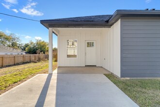 401 Martin Luther King Blvd in Willis, TX - Building Photo - Building Photo