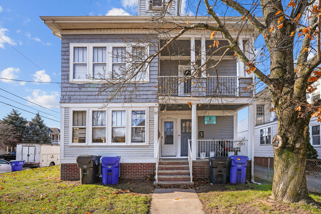 1088 Lonsdale Ave in Central Falls, RI - Building Photo