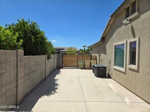 8414 W Northview Ave in Glendale, AZ - Foto de edificio - Building Photo