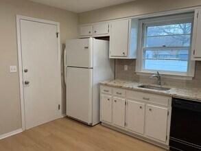 60 Red Coach Dr in Stratford, CT - Building Photo - Building Photo