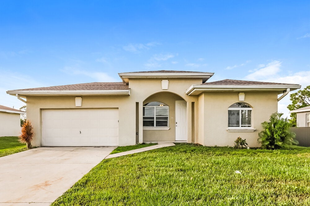 3005 21st St SW in Lehigh Acres, FL - Building Photo