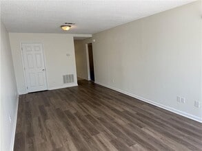 890 E Cherry St in Jesup, GA - Building Photo - Building Photo