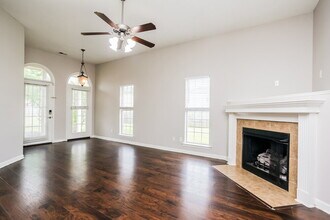 10218 Cottage Oaks Cove in Memphis, TN - Building Photo - Building Photo
