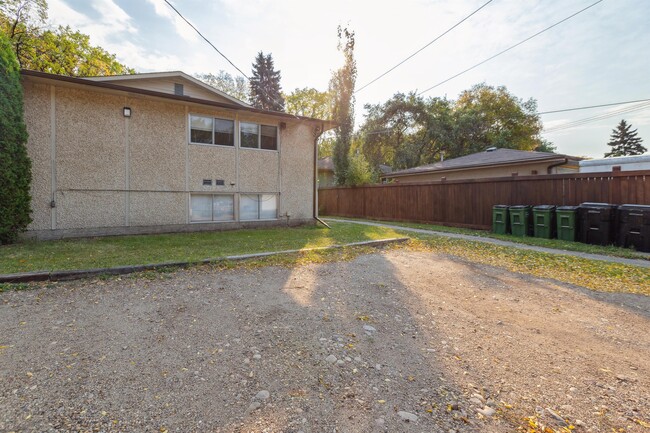 6203-6122 122 Ave NW in Edmonton, AB - Building Photo - Building Photo