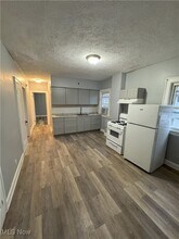 4604 Turney Rd-Unit -#APT 2 in Garfield Heights, OH - Building Photo - Building Photo