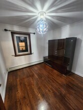 62-35 62nd Rd in Queens, NY - Foto de edificio - Building Photo