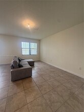 10120 W 32nd Ln in Hialeah, FL - Building Photo - Building Photo