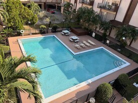 1950 W 54th St in Hialeah, FL - Building Photo