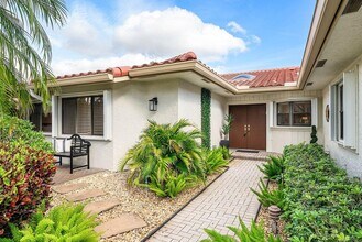 18 Bristol Ln in Boynton Beach, FL - Building Photo - Building Photo