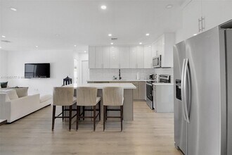 18361 NE 20th Pl in North Miami Beach, FL - Building Photo - Building Photo