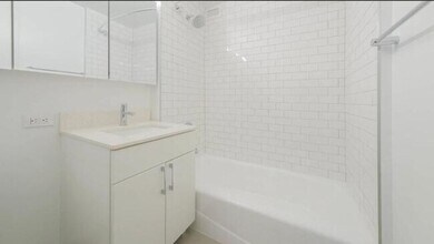 475 9th Ave in New York, NY - Building Photo - Building Photo