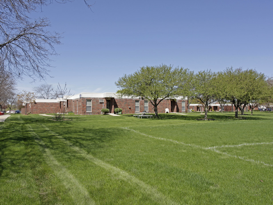 Bethany Villa in Troy, MI - Building Photo