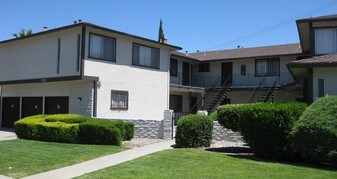 5590 Clovercrest Dr in San Jose, CA - Building Photo