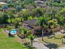 11400 NW 19th St in Plantation, FL - Building Photo
