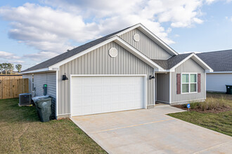 Covey Homes Jennings Place in Pensacola, FL - Building Photo - Building Photo