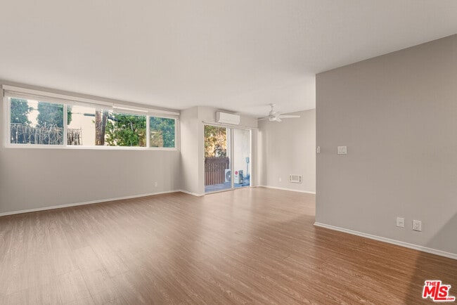 6050 Canterbury Dr in Culver City, CA - Building Photo - Building Photo