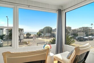 2464 Hermosa Ave in Hermosa Beach, CA - Building Photo - Building Photo