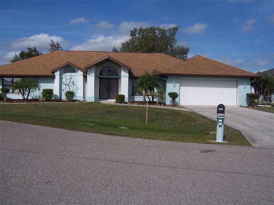 26070 Dolman Ct in Punta Gorda, FL - Building Photo