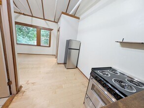 6491 SW Capitol Hwy in Portland, OR - Building Photo - Building Photo