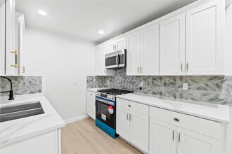 106 E Lola Dr in Austin, TX - Building Photo - Building Photo