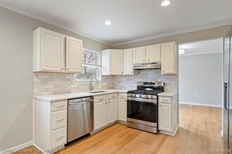 33533 Rhonswood St in Farmington Hills, MI - Building Photo - Building Photo