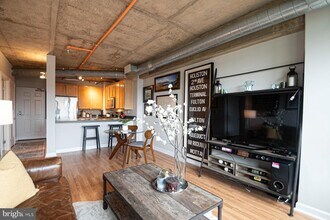 2750 14th St NW, Unit 306 in Washington, DC - Building Photo - Building Photo