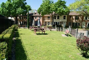 5801 Lumberdale Rd in Houston, TX - Building Photo