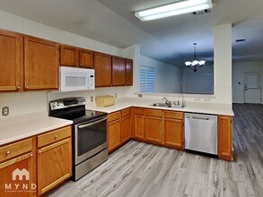 4611 Echo Lake Dr in San Antonio, TX - Building Photo - Building Photo