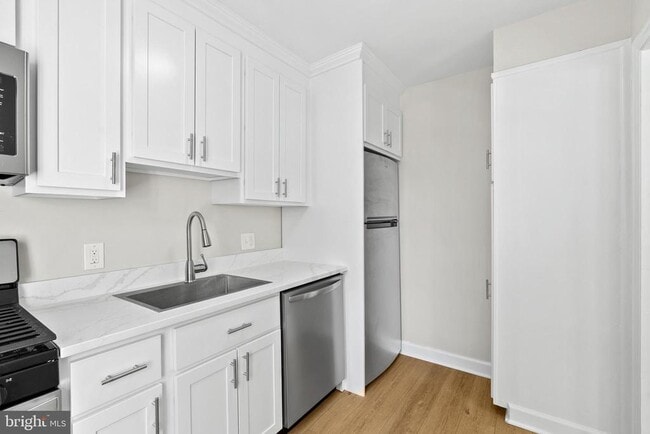 6617 E Wakefield Dr in Alexandria, VA - Foto de edificio - Building Photo
