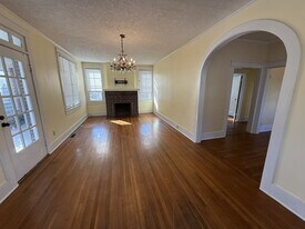 103 N McTyiere St in Mc Kenzie, TN - Building Photo