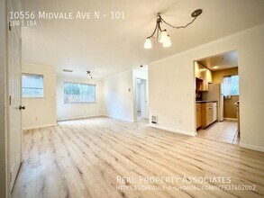 10556 Midvale Ave N in Seattle, WA - Building Photo - Building Photo