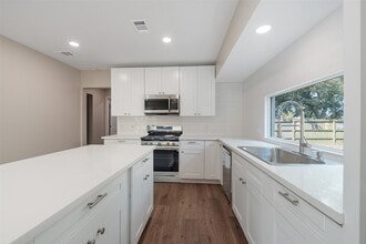 1200 Adams St in Baytown, TX - Building Photo - Building Photo