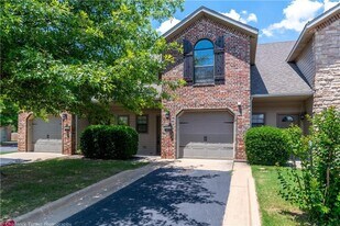 3534 W Chevaux Dr in Fayetteville, AR - Building Photo