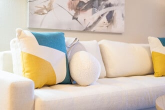 7009 E Acoma Dr in Scottsdale, AZ - Foto de edificio - Building Photo